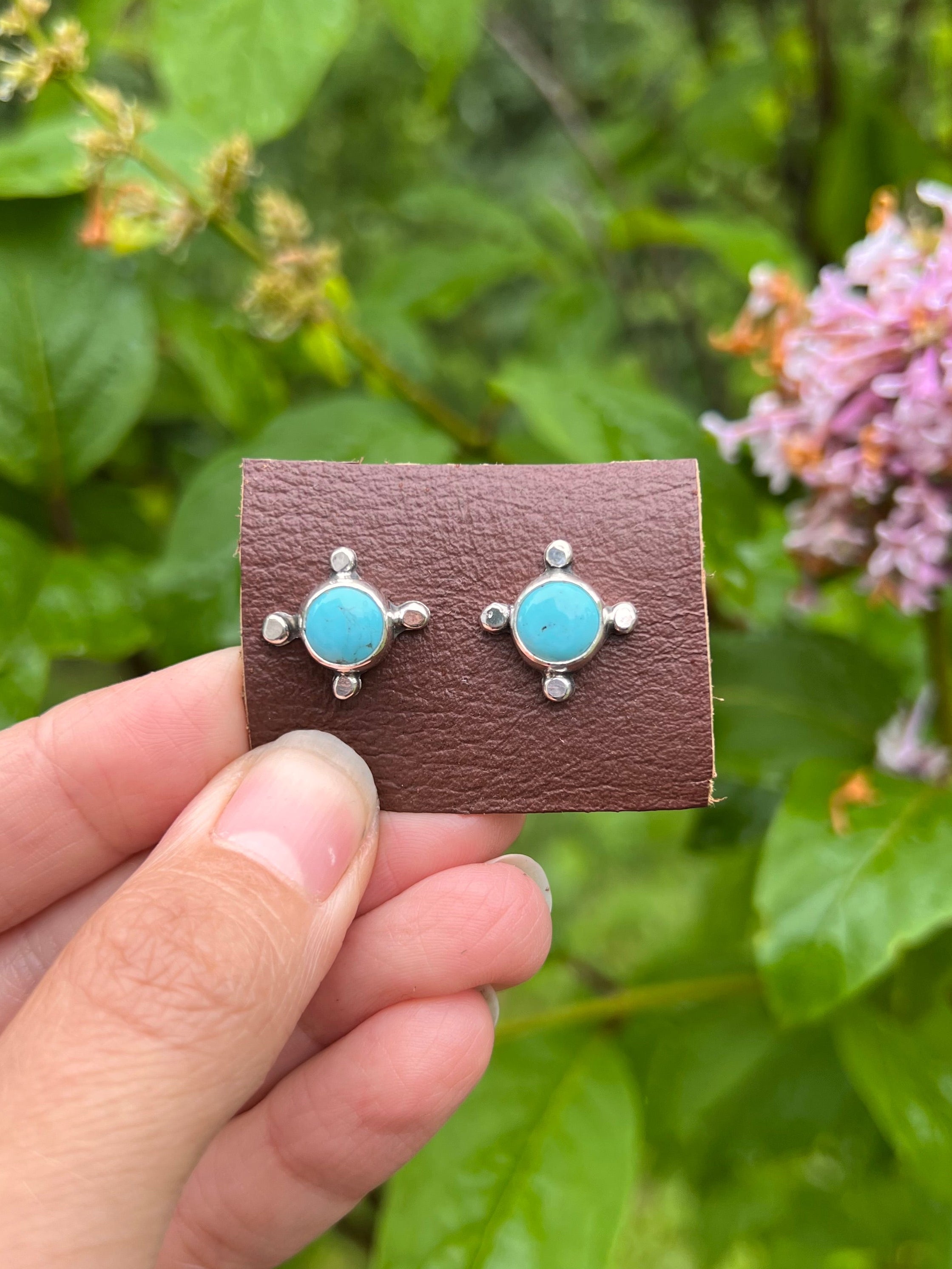 Compass studs